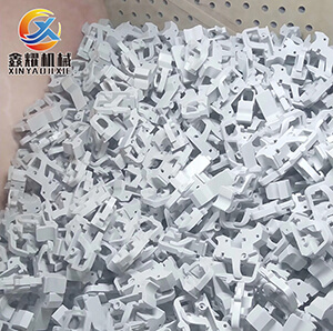白色電木制品去毛邊效果